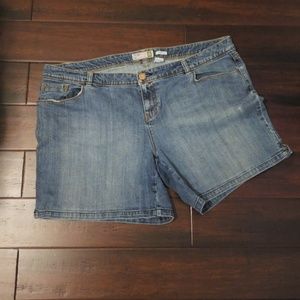Low waist jean shorts